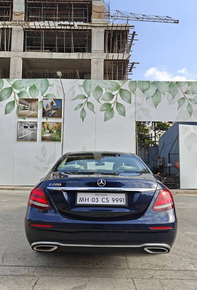 https://images10.gaadi.com/usedcar_image/4519488/original/processed_42afb67e94ae216109577c4447d1d4fc.jpg?imwidth=6401