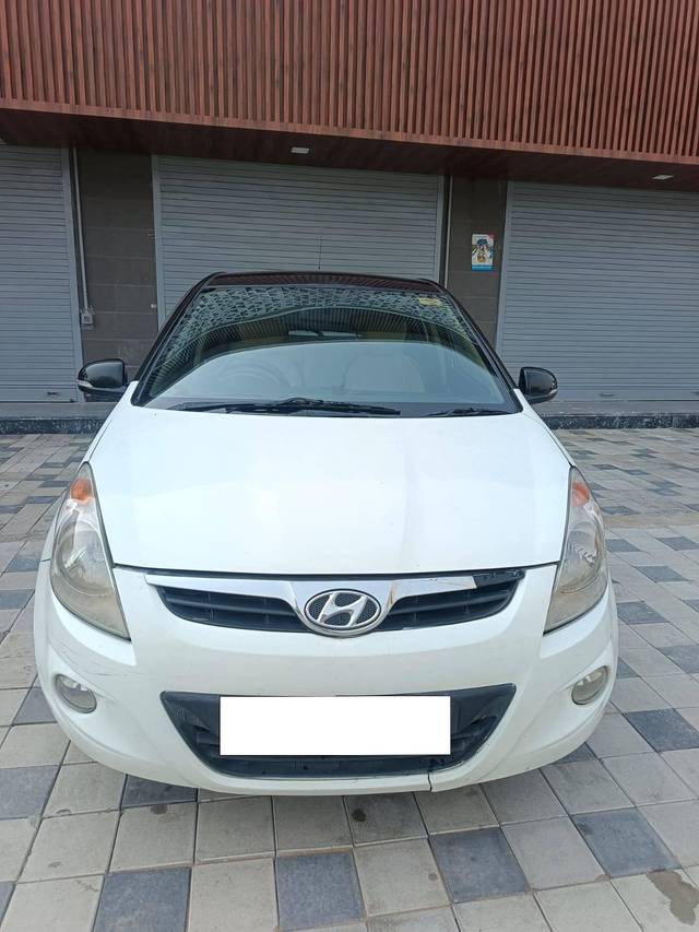 https://images10.gaadi.com/usedcar_image/4519497/original/processed_035e077e10669f7ed89fa62522d55403.jpg?imwidth=6400