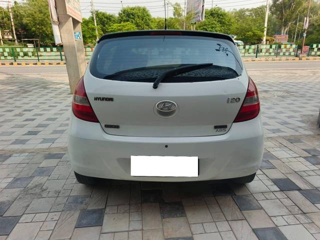 https://images10.gaadi.com/usedcar_image/4519497/original/processed_60d2026ff04c1e7be129bc610d129940.jpg?imwidth=6402