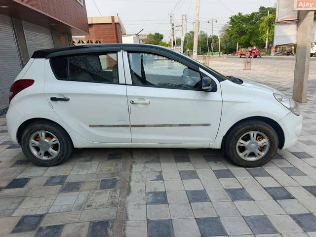 https://images10.gaadi.com/usedcar_image/4519497/original/processed_677393ca1e879f844e48febf42e1c7d7.jpg?imwidth=6401