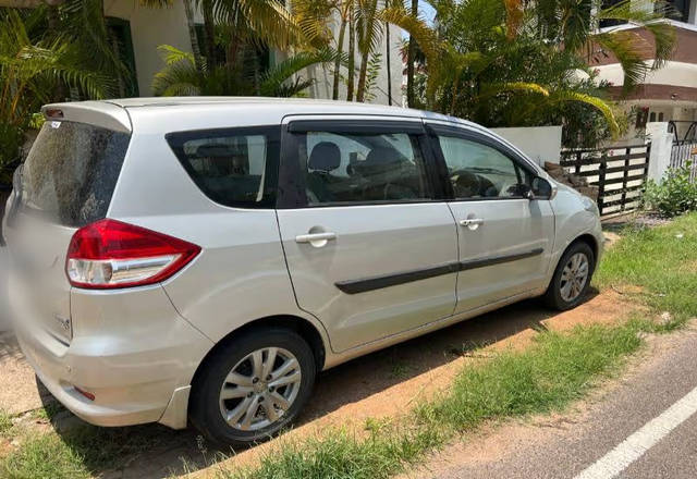 https://images10.gaadi.com/usedcar_image/4519506/original/2362cd0c-6df1-4d9c-b957-de72e5be2825.?imwidth=6401