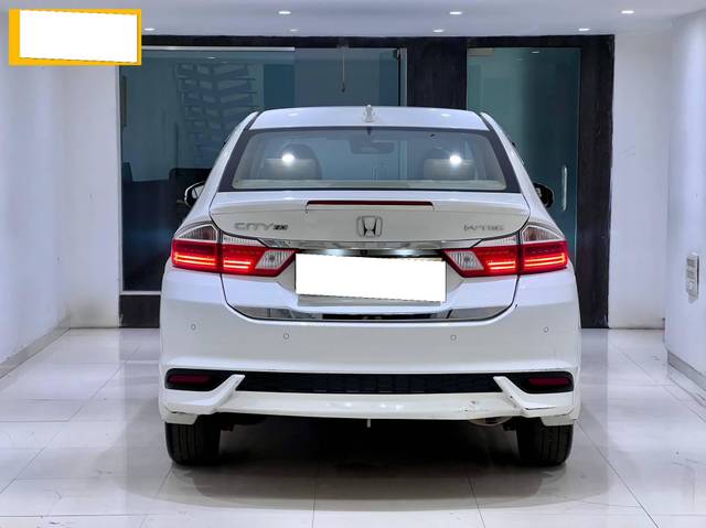 https://images10.gaadi.com/usedcar_image/4519507/original/processed_ecc8d76063aa7ef06a809e57cf5cc410.jpeg?imwidth=6401