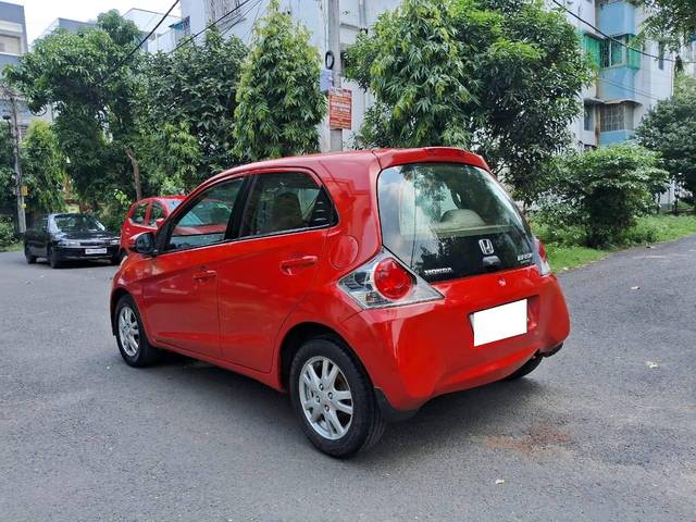 https://images10.gaadi.com/usedcar_image/4519512/original/processed_1326b982c508ac43c064c80ad84ba799.jpg?imwidth=6402