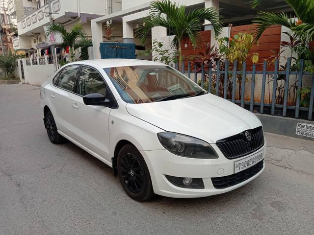 https://images10.gaadi.com/usedcar_image/4519514/original/processed_de97a440dd7b38b93659e363096ddf4f.jpg?imwidth=6400