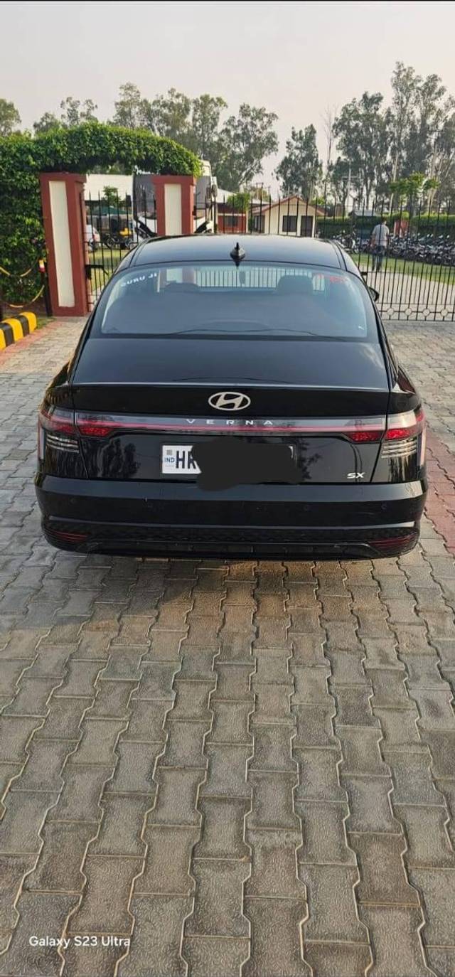 https://images10.gaadi.com/usedcar_image/4519520/original/processed_91b2b7b746167fd2397e6373b1b996d4.jpg?imwidth=6402