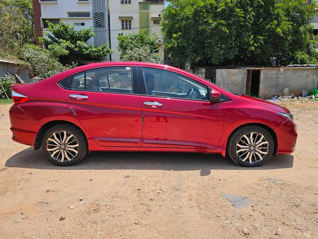 https://images10.gaadi.com/usedcar_image/4519521/original/d695fa033644bc6fa98f8d64d16515ab.jpg?imwidth=6401
