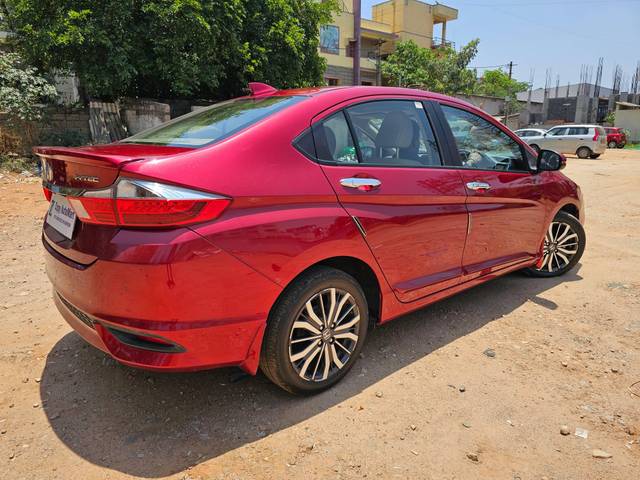 https://images10.gaadi.com/usedcar_image/4519521/original/processed_3faa02fb3cc645f2d2b9bfec9ce3607f.jpg?imwidth=6402