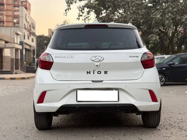 https://images10.gaadi.com/usedcar_image/4519522/original/processed_de729be93f7e508e08235432c55f698d.jpg?imwidth=6402