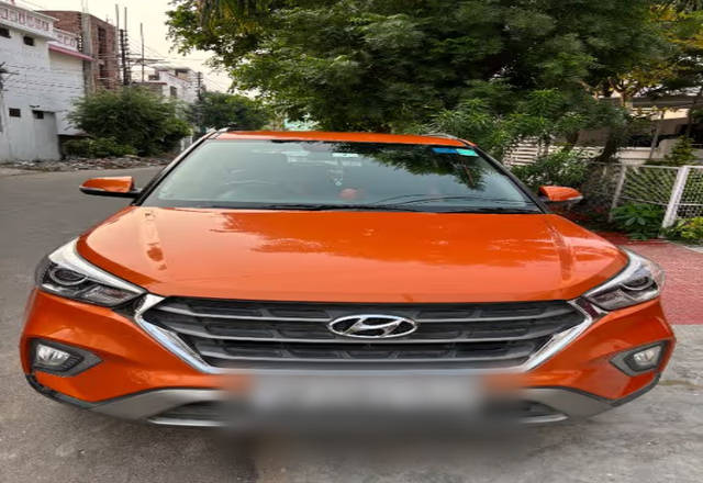 https://images10.gaadi.com/usedcar_image/4519530/original/e8c80b2d-9339-4a39-93a7-1b69c4da7c92.?imwidth=6400