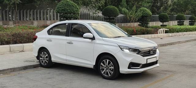 https://images10.gaadi.com/usedcar_image/4519556/original/05c5fa3f1e8f749fe5555222c5e7b7ec.jpeg?imwidth=6400