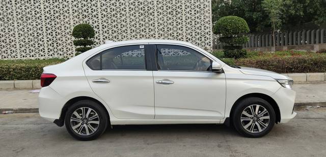 https://images10.gaadi.com/usedcar_image/4519556/original/bfab20e8530fdb861652d8ba164c6e90.jpg?imwidth=6401