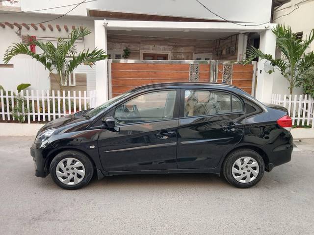 https://images10.gaadi.com/usedcar_image/4519567/original/processed_9a7c787efbf1af414174bc63c1a7ea8d.jpg?imwidth=6402