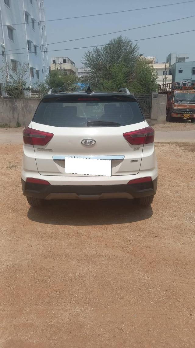 https://images10.gaadi.com/usedcar_image/4519574/original/processed_151a9f3a0aa0c35ef78dbb47556f5f10.jpg?imwidth=6402