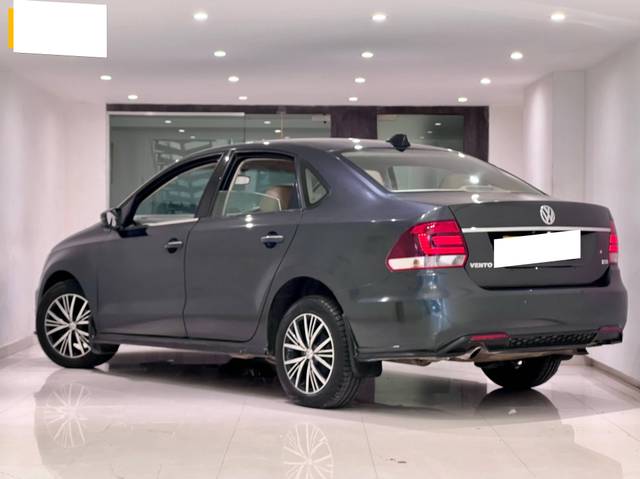 https://images10.gaadi.com/usedcar_image/4519576/original/processed_9b92a0822419409972941a4b438b4c52.jpg?imwidth=6402