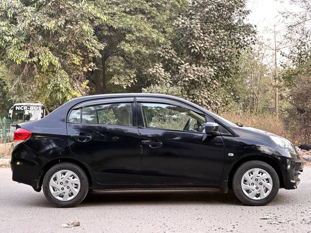 https://images10.gaadi.com/usedcar_image/4519585/original/processed_8b65ae128e6b44f18003b6779a4fbf88.jpg?imwidth=6401