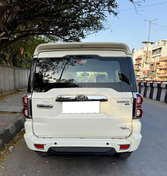 https://images10.gaadi.com/usedcar_image/4519590/original/processed_749651b7bcea8ee6f3b300f6c7b316d4.jpg?imwidth=6402