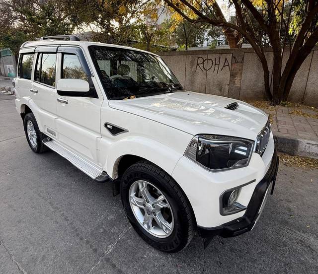 https://images10.gaadi.com/usedcar_image/4519590/original/processed_766920642275e5d5d91a782b1a83a424.jpg?imwidth=6400