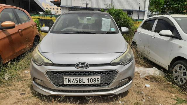 https://images10.gaadi.com/usedcar_image/4519601/original/adbbe193af1a628c04f22cd218aec86f.jpg?imwidth=6400