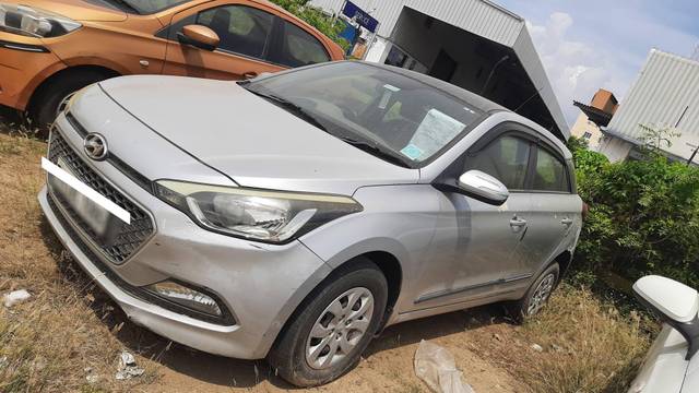https://images10.gaadi.com/usedcar_image/4519601/original/processed_aef0d569d343fc72a4aaca7bad4789db.jpg?imwidth=6400