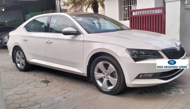 https://images10.gaadi.com/usedcar_image/4519608/original/processed_472e216ee4b3e4b9e55c7b3a9376d637.jpg?imwidth=6400