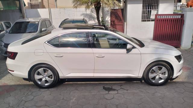 https://images10.gaadi.com/usedcar_image/4519608/original/processed_6298d03bd227bd78ee3c2a1eebe96ffc.jpg?imwidth=6401
