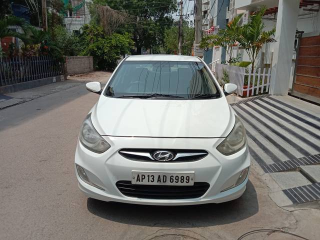 https://images10.gaadi.com/usedcar_image/4519611/original/4d99251580d15aca70fba00b14b194c5.jpg?imwidth=6401