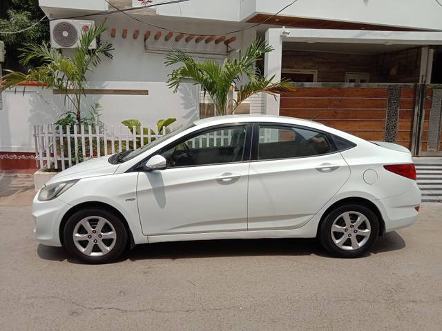 https://images10.gaadi.com/usedcar_image/4519611/original/processed_0bf5f6980542b299dbcf51c3dc4fb42d.jpg?imwidth=6402