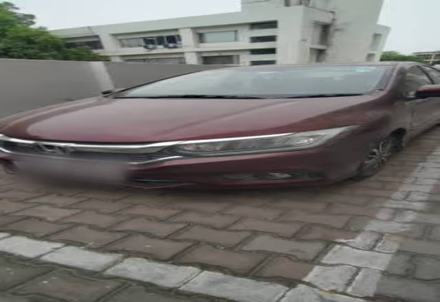 https://images10.gaadi.com/usedcar_image/4519612/original/a84cb558-c667-458e-9c9b-c926101bbdd7.?imwidth=6400