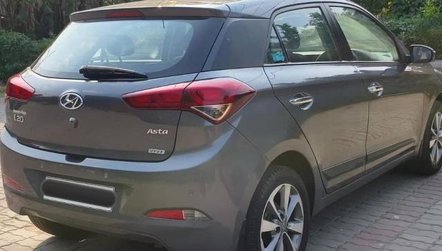 https://images10.gaadi.com/usedcar_image/4519622/original/19adeca95e0ab8448b216c225a374b28.jpg?imwidth=6401