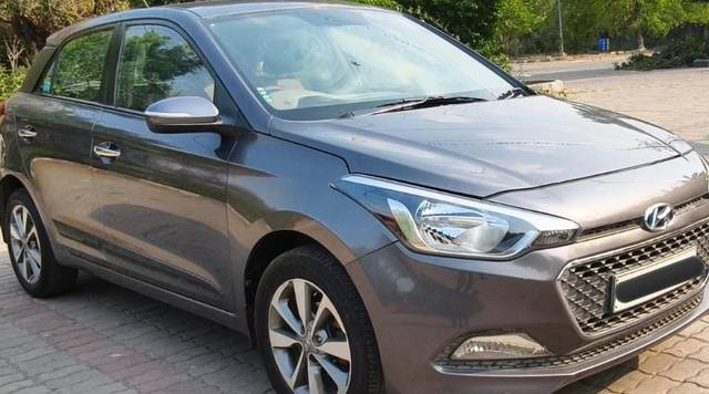 https://images10.gaadi.com/usedcar_image/4519622/original/6a758dca10bd02d90e317338cc6eabf7.jpg?imwidth=6402