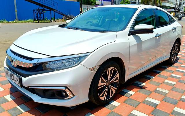 https://images10.gaadi.com/usedcar_image/4519634/original/182aaebf9a6801c4a7254985a0b40bc0.jpg?imwidth=6402