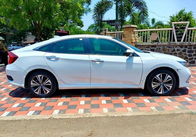 https://images10.gaadi.com/usedcar_image/4519634/original/577bfbdcf94e713fe70f802ae316eb3b.jpg?imwidth=6401