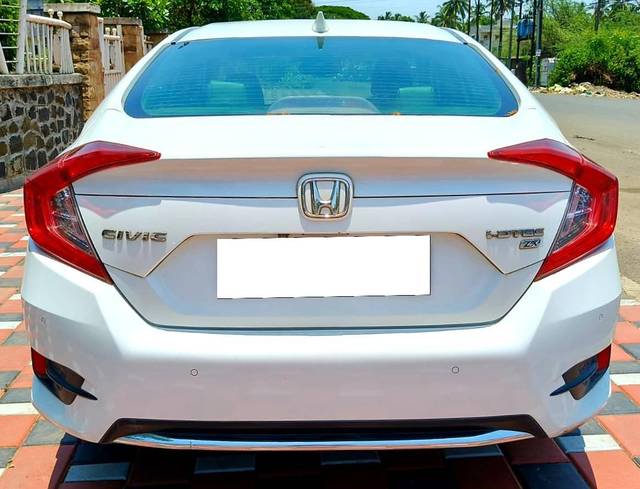 https://images10.gaadi.com/usedcar_image/4519634/original/processed_b6a62621ad0dfdb879c979f40cf159ac.jpg?imwidth=6402