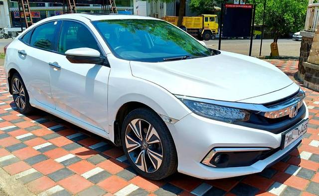 https://images10.gaadi.com/usedcar_image/4519634/original/processed_e1a3d103d7c493d1e22fc437c54daa17.jpg?imwidth=6400