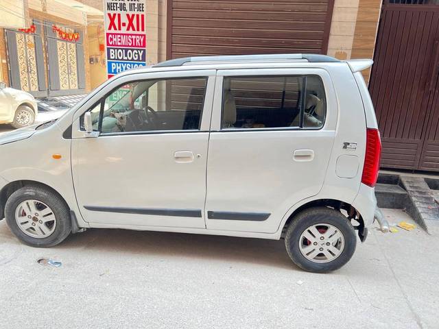 https://images10.gaadi.com/usedcar_image/4519648/original/processed_dcd6f7c6298da0a28d0138e4f8f7a976.jpg?imwidth=6401