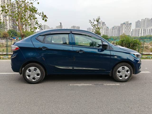 https://images10.gaadi.com/usedcar_image/4519661/original/49ed99c985bd2ab942d64b4260a82d5e.jpg?imwidth=6401