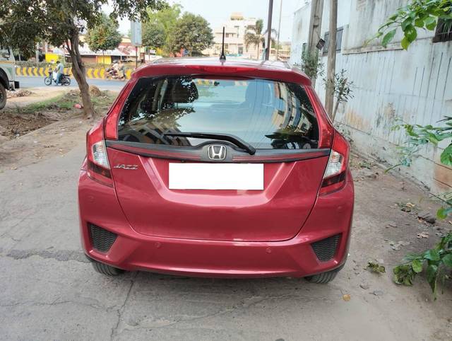 https://images10.gaadi.com/usedcar_image/4519732/original/processed_a4e51cba62e2d9ec2deae4b6e78fe462.jpg?imwidth=6402