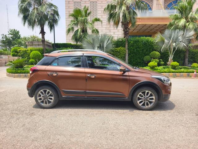 https://images10.gaadi.com/usedcar_image/4519743/original/processed_f86e74665d9cbded5addbf92a31698b4.jpg?imwidth=6401