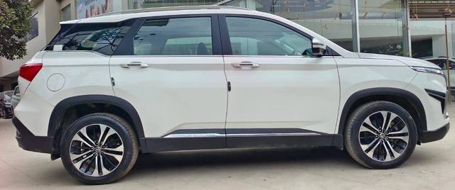 https://images10.gaadi.com/usedcar_image/4519752/original/processed_e1c940f7131800de517536d4c2e29d7e.jpeg?imwidth=6401