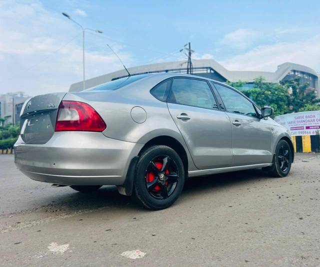 https://images10.gaadi.com/usedcar_image/4519753/original/processed_b882a7d6e59fc0224e5af1969fd7b399.jpg?imwidth=6402