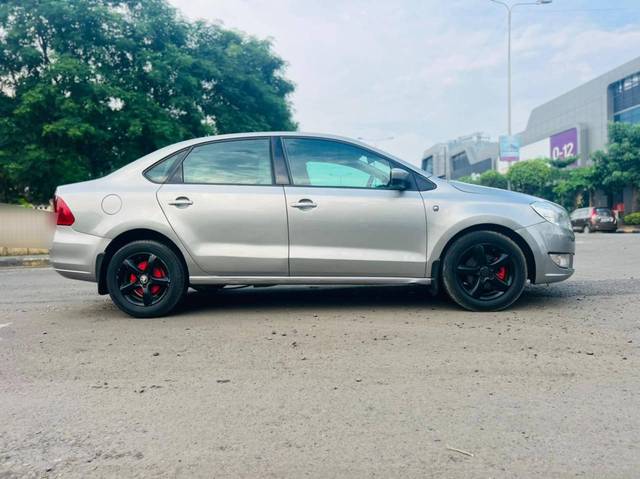 https://images10.gaadi.com/usedcar_image/4519753/original/processed_d68075410153441b45b6af48125c561f.jpg?imwidth=6401