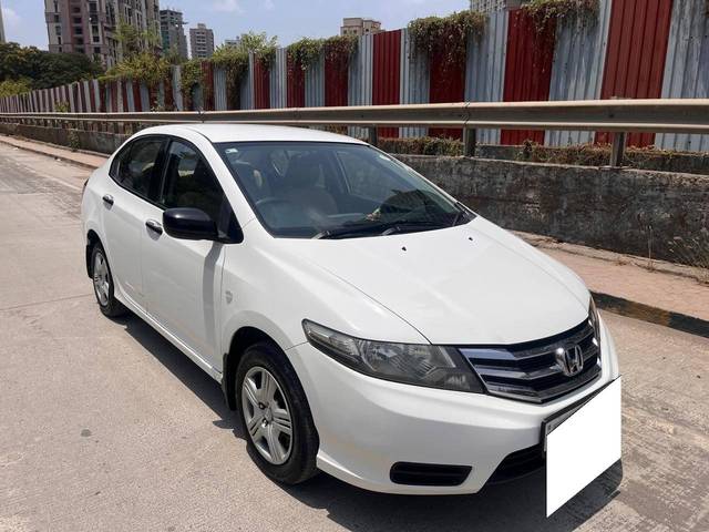 https://images10.gaadi.com/usedcar_image/4519761/original/processed_2d10cacbc60a355213244d04edd2a830.jpg?imwidth=6400