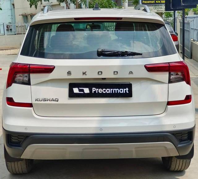 https://images10.gaadi.com/usedcar_image/4519774/original/processed_0ff05e09279d00c19ff4ff981072cccc.jpeg?imwidth=6402