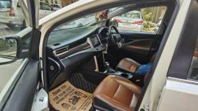 https://images10.gaadi.com/usedcar_image/4519775/original/aa16b4a9ea11f1f6c09010d5c9a72398.jpg?imwidth=6402