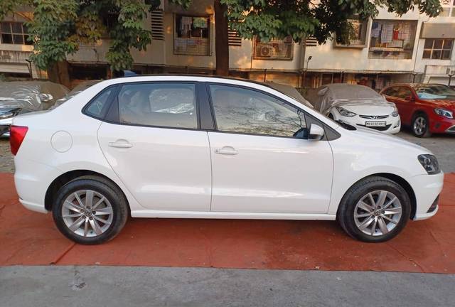 https://images10.gaadi.com/usedcar_image/4519778/original/processed_7a1551d75532237661658ac8b2e651d8.jpeg?imwidth=6401