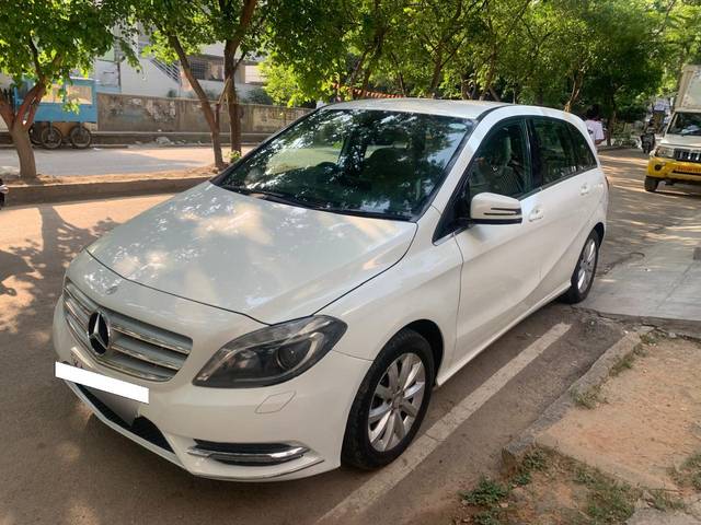 https://images10.gaadi.com/usedcar_image/4519782/original/processed_5cdbcc01cefb3384fbb4a821471cfcf1.jpg?imwidth=6402
