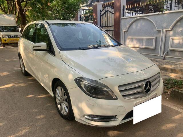 https://images10.gaadi.com/usedcar_image/4519782/original/processed_d3b378819b142d344866ec663e83f8c2.jpg?imwidth=6400