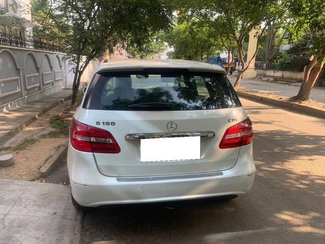 https://images10.gaadi.com/usedcar_image/4519782/original/processed_e1b15aabbe3e08fef1abd25819b6a6c3.jpg?imwidth=6401