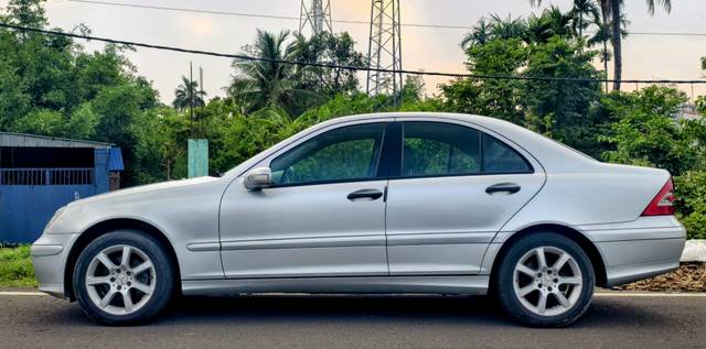 https://images10.gaadi.com/usedcar_image/4519784/original/1fb14150ab1a8a9faa178bde7f886f2e.jpg?imwidth=6402