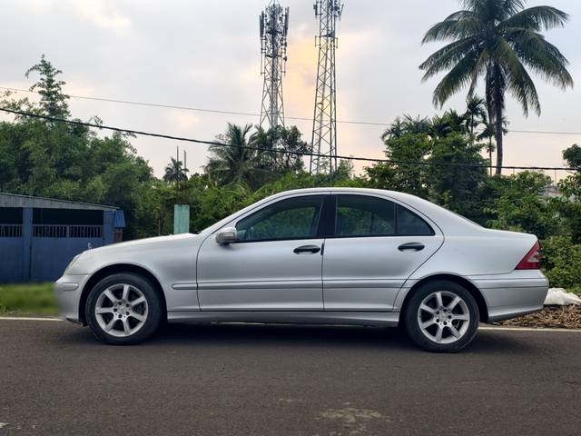 https://images10.gaadi.com/usedcar_image/4519784/original/processed_1c443a256f15cf84d51278eefae6fd3d.jpg?imwidth=6402